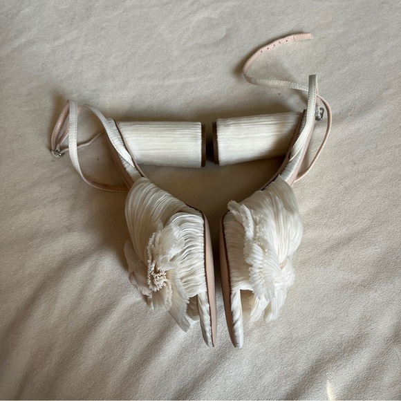 Loeffler Randall Camellia White Pleated Bow Heel 6.5 NEW - Picture 5 of 7